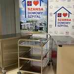 Zabudowane i otwarte wózki kelnerskie zakupione na potrzeby Domowego Szpitala.